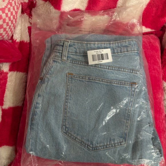 Curve Love High Rise 90s Relaxed Jean - Picture 3 of 6